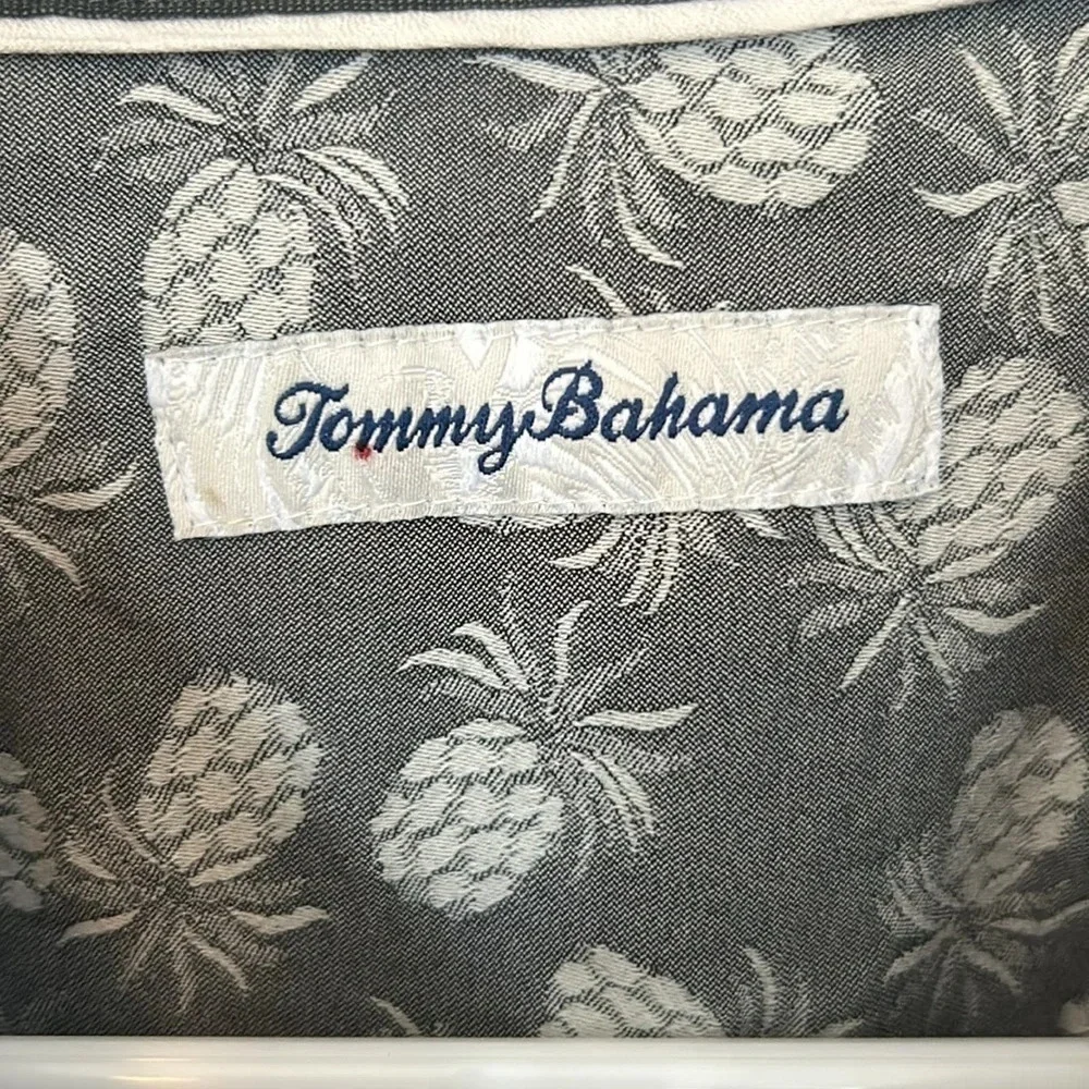 Tommy Bahama Positano Pineapple button-down shirt size XL gray short sleeve
